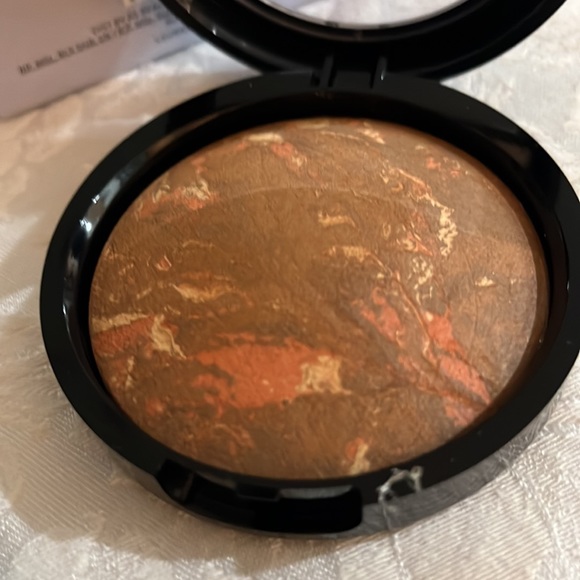 LAURA GELLER FOUNDATION - Picture 4 of 11